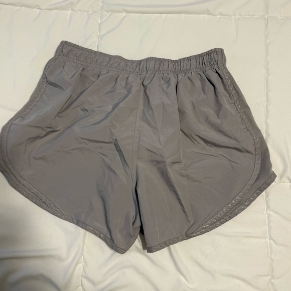 Nike Dri-FIT Light Gray Shorts - Picture 4 of 4